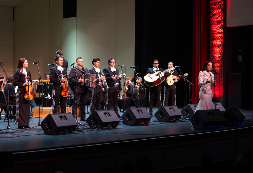 Lupita Infante performing