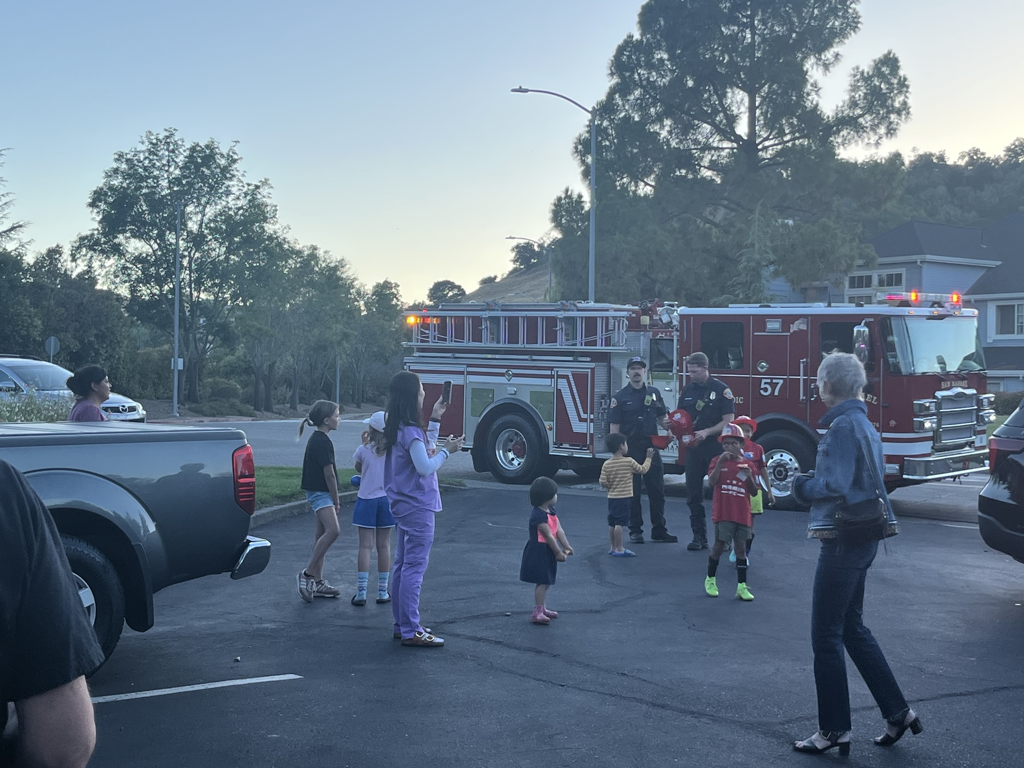 Marin Lagoon kids and parents greet firefighters with firetruck in background