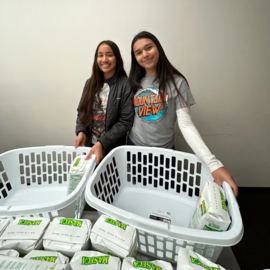 Teens volunteering