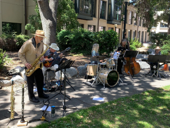 Photo of FivePlay Jazz Quintet performing outside the Library in Pioneer Park