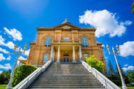 Photo of the historic Auburn courthouse. 