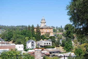 Auburn Court House