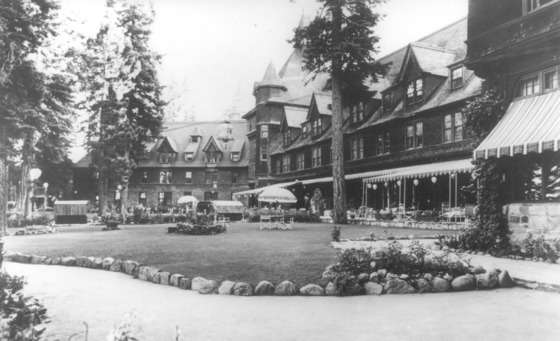 Black and white photo of Tahoe Tavern in 1930