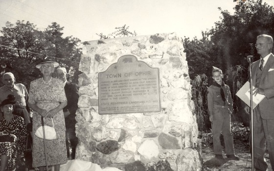 Black and white photo of Ophir plaque dedication in 1950