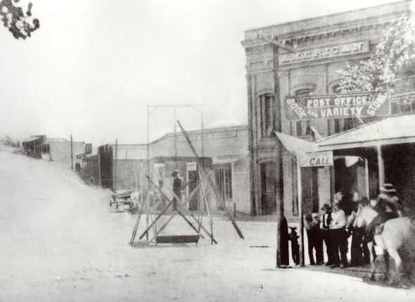 The photo most likely originates from the day of the “execution” of Charles Guiteau’s effigy in the Auburn Plaza on June 30, 1882.