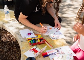 NL_CSOvolunteers' drawing pictures using markers with kids