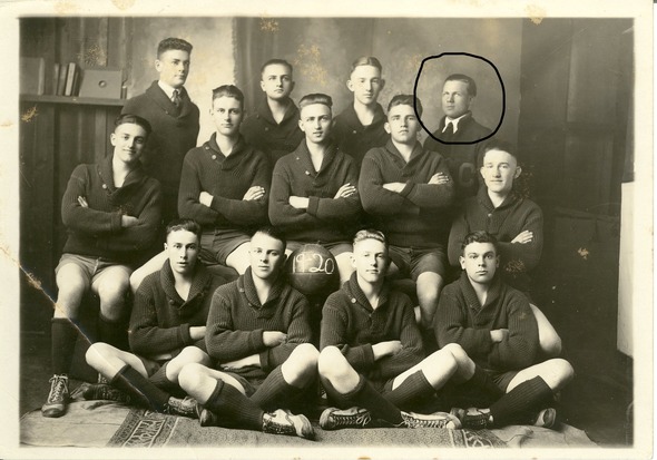 1920 Placer High School basketball team with Coach Earl Crabbe (Circiled in upper right corner)