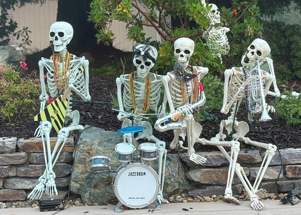 Skeletons playing music