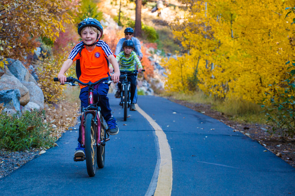 3 kids on bikes