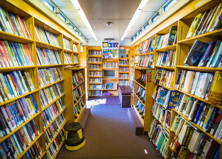  Rows of books inside the Auburn library
