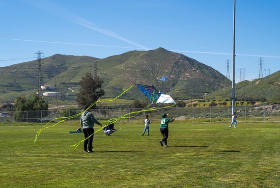 Kessler Park - Kids flying kites