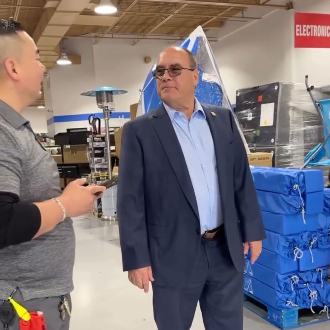 Supervisor Hagman speaking with the male manager of Hasco during a visit.