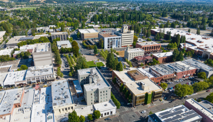City Aerial_Downtown_Courthouse Square_700x400