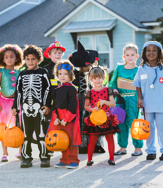 Halloween Safety Tips_Halloween Kids_320x370