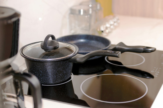 Induction cooktop with pots