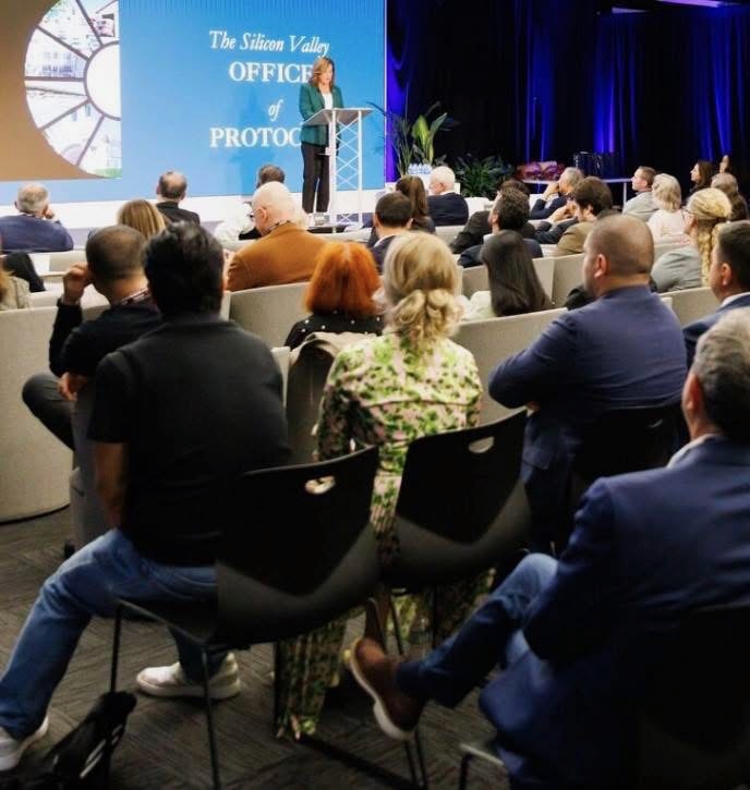 Mayor Lisa Gillmor speaking at an event