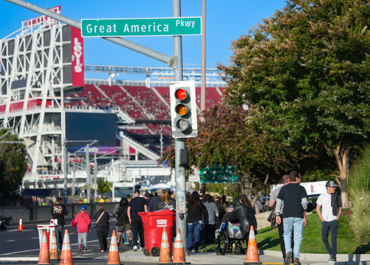 Fans walking towards Levi's Stadium