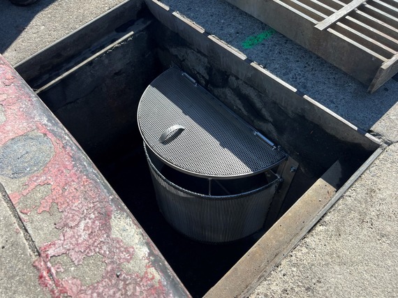 Trash capture device