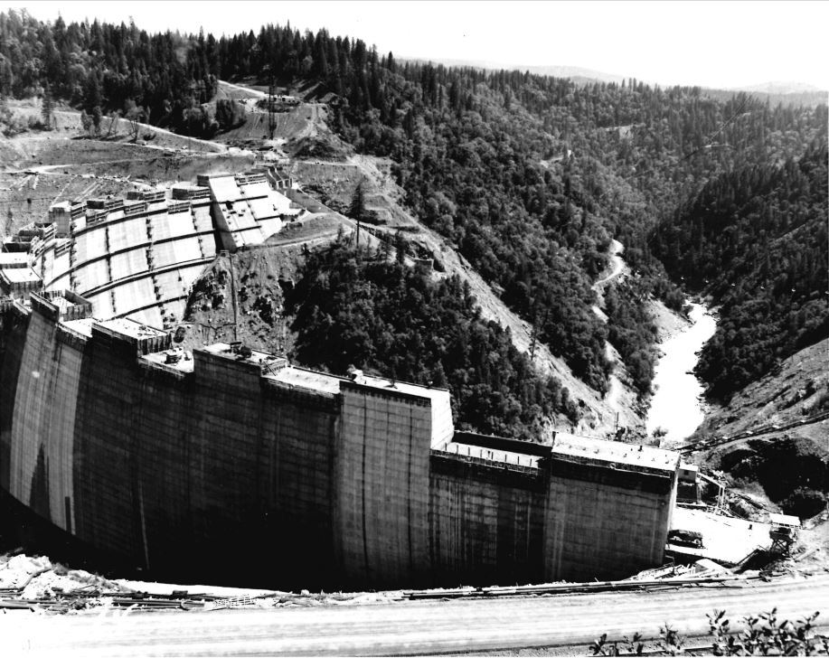 A historical photo of construction of New Bullards Bar Dam.