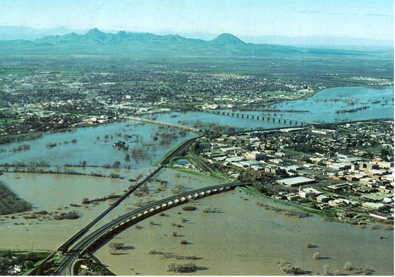 Floodwaters surround Marysville 1997
