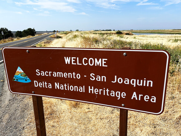 Road sign that says "Welcome Sacramento - San Joaquin Delta National Heritage Area"