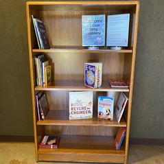 A bookshelf at the Lake Oroville Visitor Center that holds childrens' books featuring topics on science, engineering, the water cycle, and nature. 