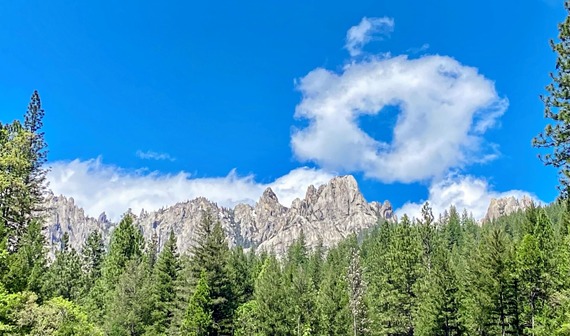 Castle Crags SP_heart-shaped cloud