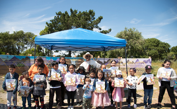 StoryWalk at Candlestick SRA_carmen bogan w kids