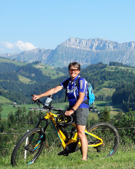 Mountain biker infront of a vista mounted on an electric mountain bike