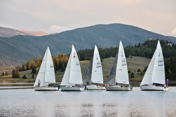 boats sailing 