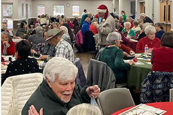 photo of seniors eating lunch