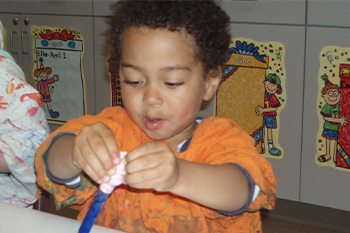 Kid in Twoodles class creating art