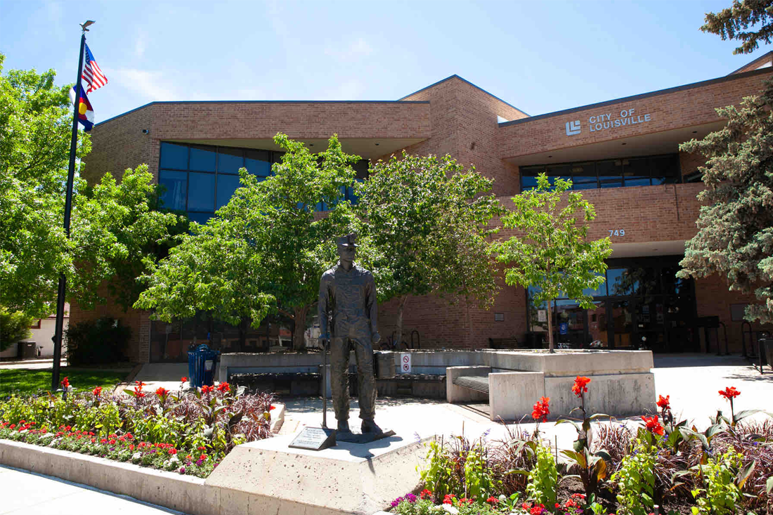 Louisville's City hall building