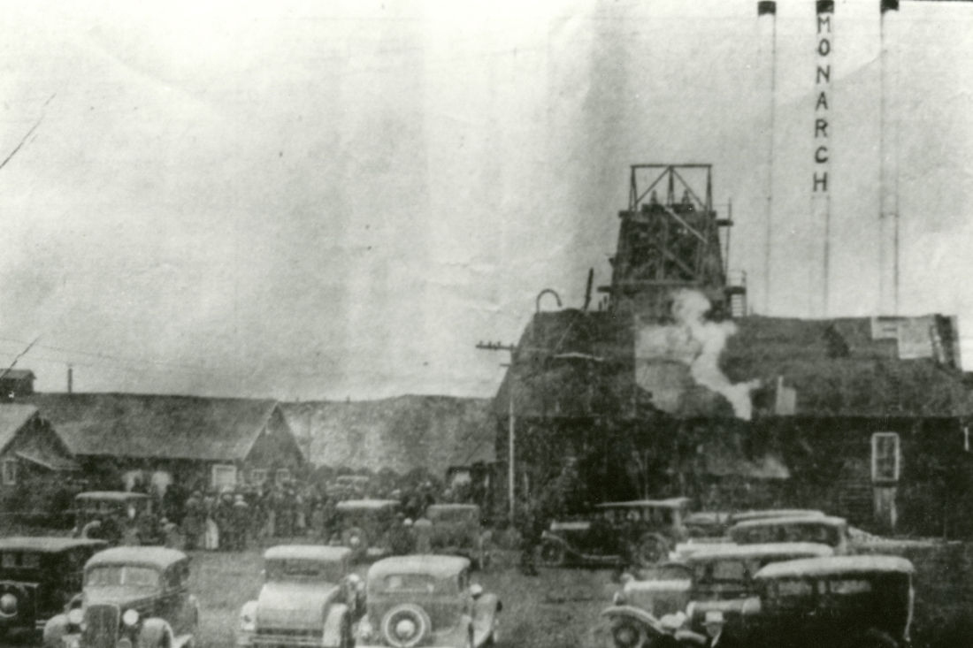 People stand around the entrance of the Monarch No. 2 Mine after an explosion in 1936