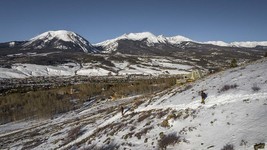 Two hikers on Ptarmigan Trail