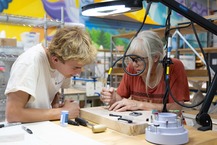 jewelry making class at the art spot