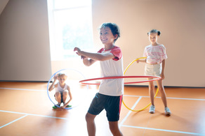 kids hula hooping