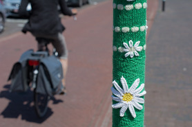trail post yarn bombing