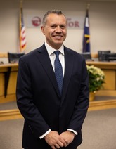 2024 Headshot of Mayor Mark Lacis cropped
