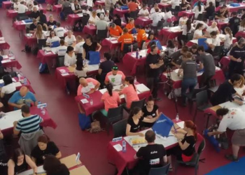 Groups of four compete in speed puzzle competition