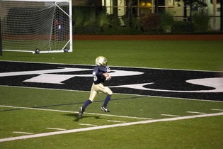 Jace Reid running into the end zone as a member of the Greeley Bears in 2015.