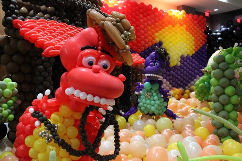 Big Balloon Build installation: A dinosaur in a cowboy hat