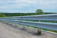Roadside guardrail