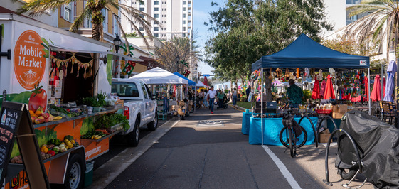 Image of downtown cleveland street during lunchtime market