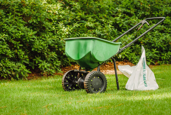 lawn fertilizer distributer