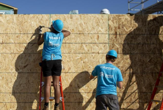 habitat for humanity volunteer
