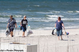 Volunteers collect trash along Panama City Beach. Photo by Life’s a Vacation Photography.