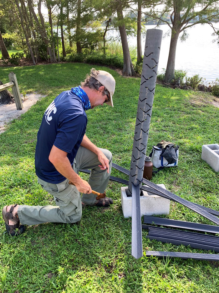 fish attractor asssembly