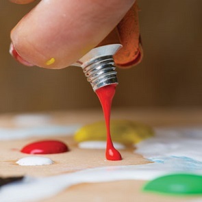 acrylic-paint-tube-squeeze-macro-1-1-r