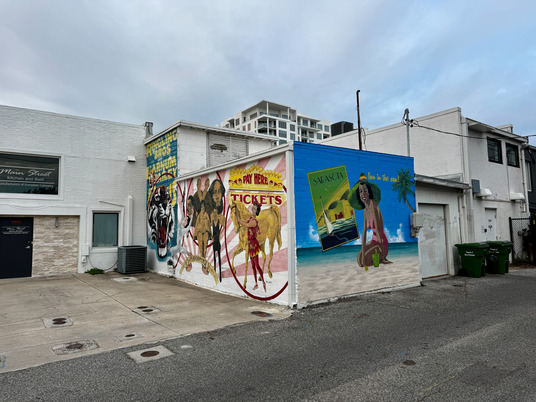 Murals between Main and 1st Street